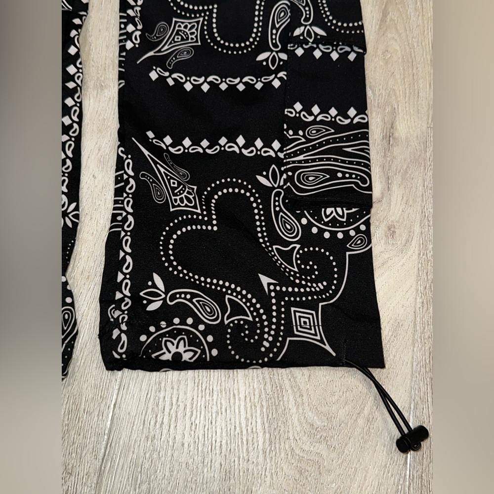 Bandana Black Cargos with pockets - Picture 8 of 8